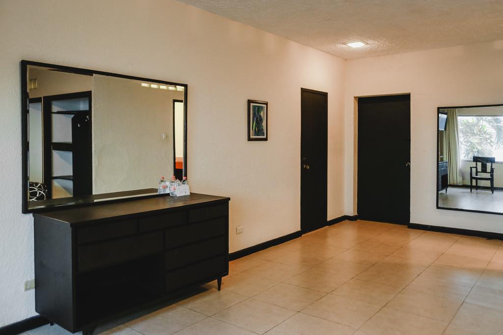 Hotel Colon Merida Exterior photo