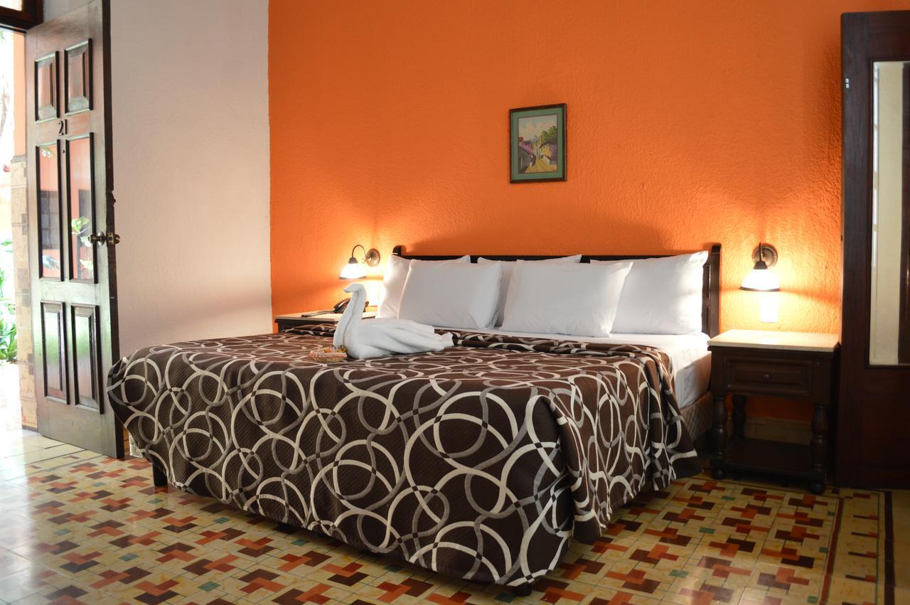 Hotel Colon Merida Exterior photo